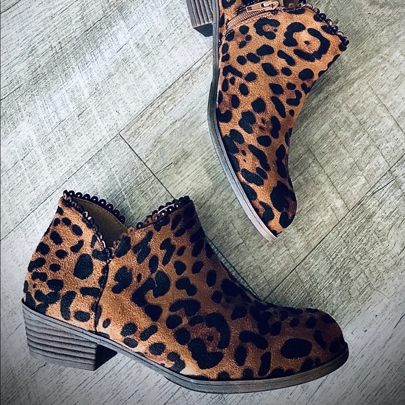 New Leopard Suede Chunky Ankle Round Zip Boots - Picture 6 of 9